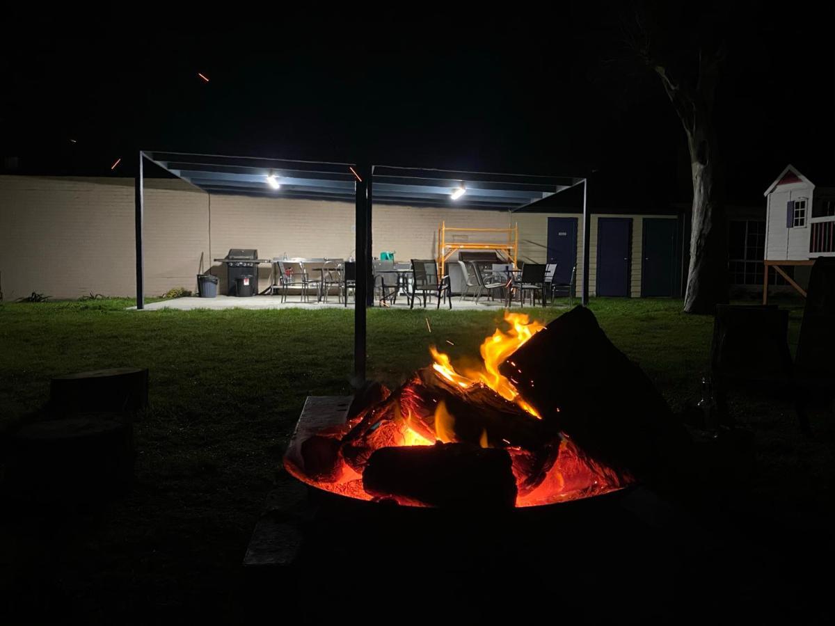 Lakeside Motel Waterfront Lakes Entrance Dış mekan fotoğraf