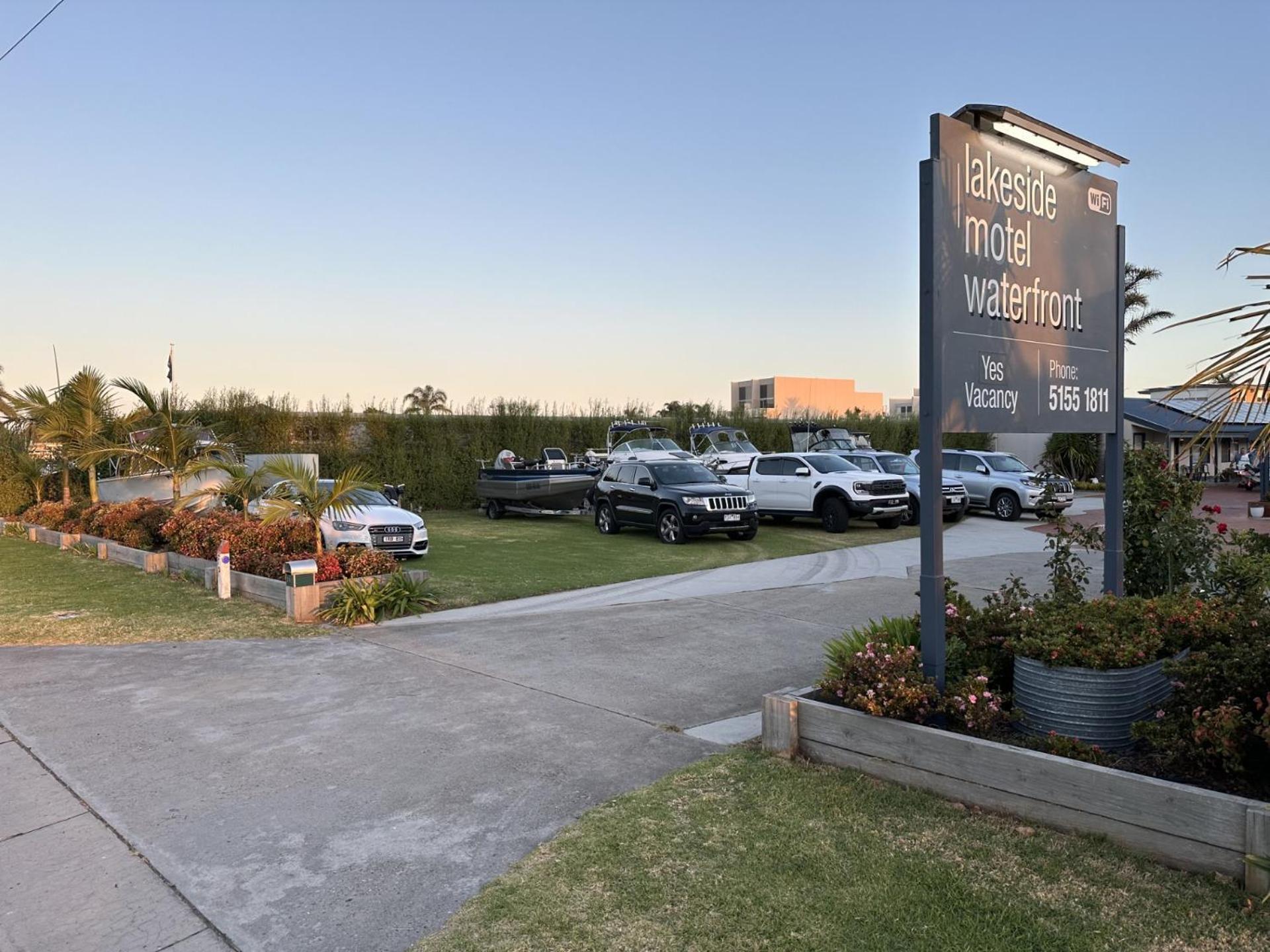 Lakeside Motel Waterfront Lakes Entrance Dış mekan fotoğraf