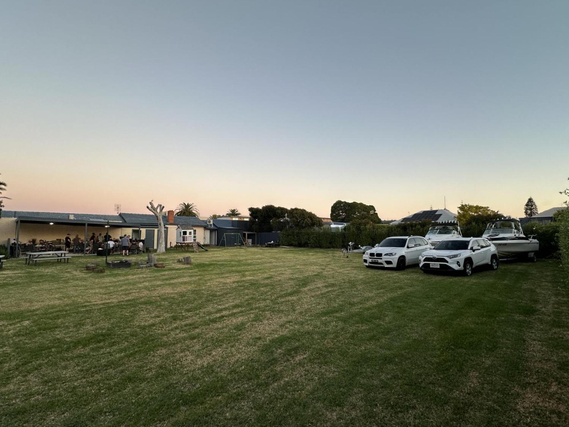 Lakeside Motel Waterfront Lakes Entrance Dış mekan fotoğraf